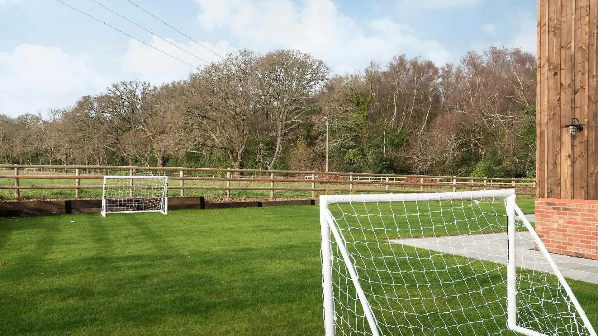 The Haybarn Villa Ferndown 0*,